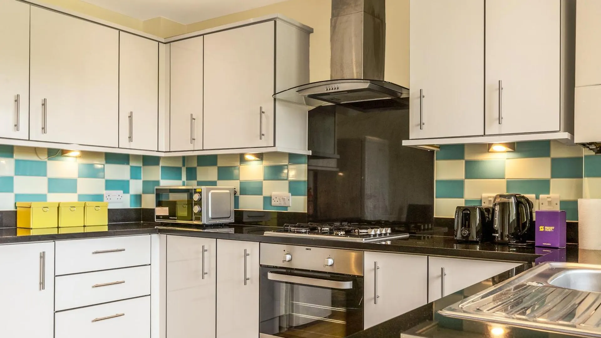 Apartment 2Br Apt With Balcony, 5 Mins To Heathrow Stanwell